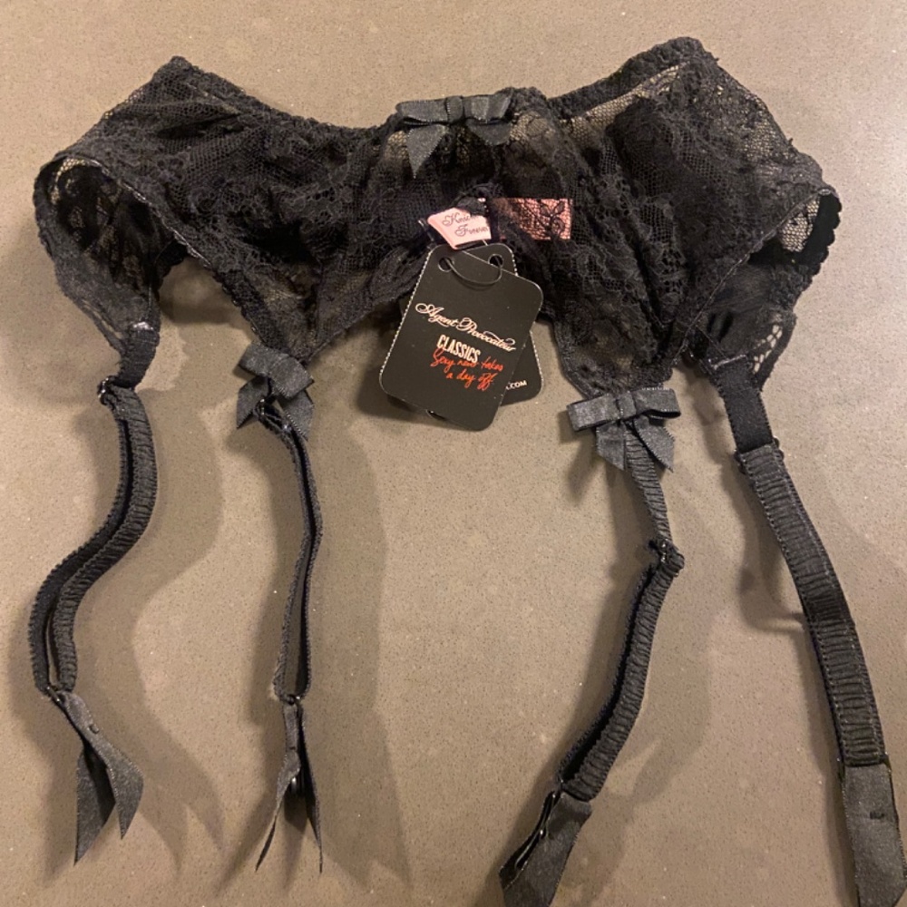 Agent Provocateur Love Suspender Black and Lace size 2 - Picture 2 of 5